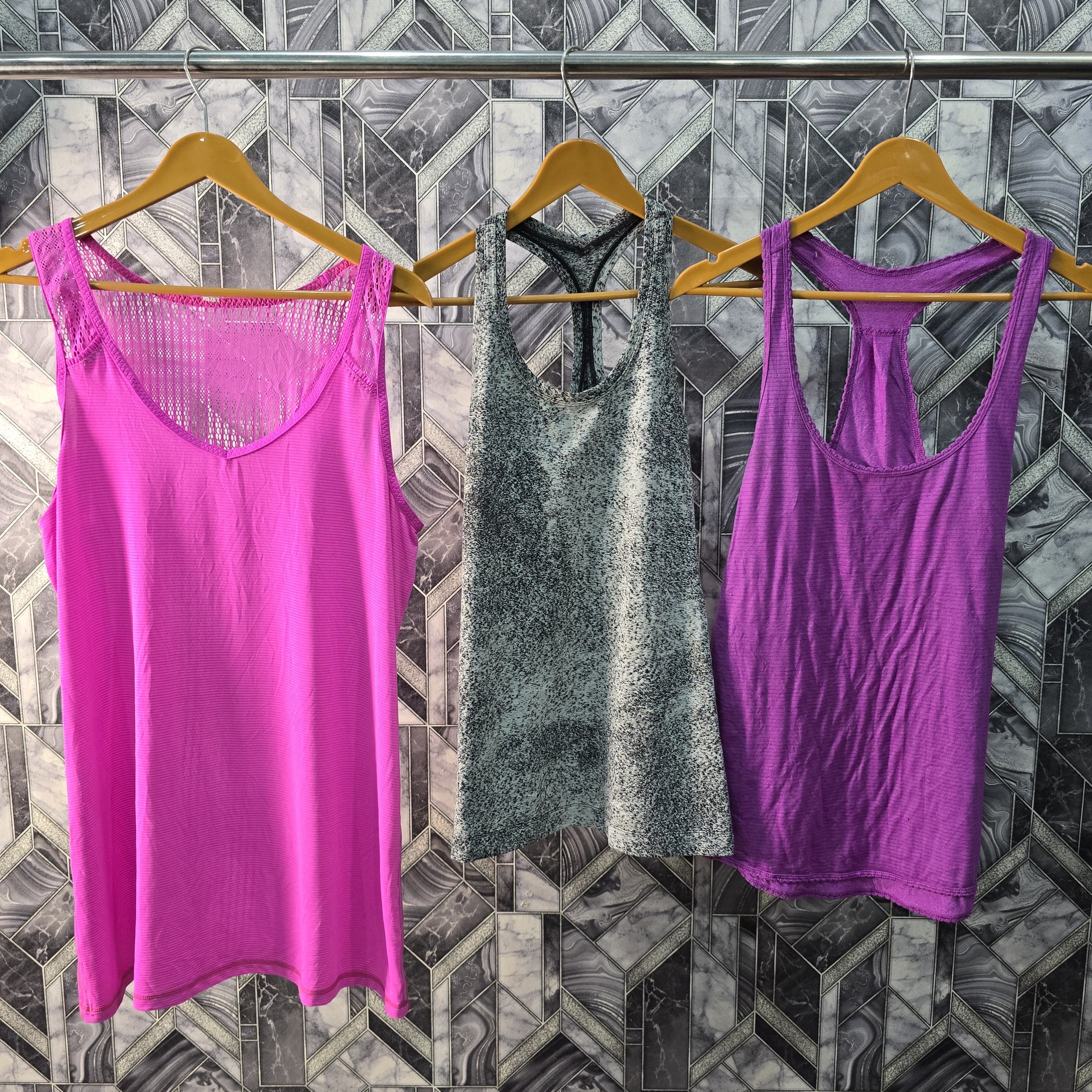AV-1120 Lululemon Tank Tops