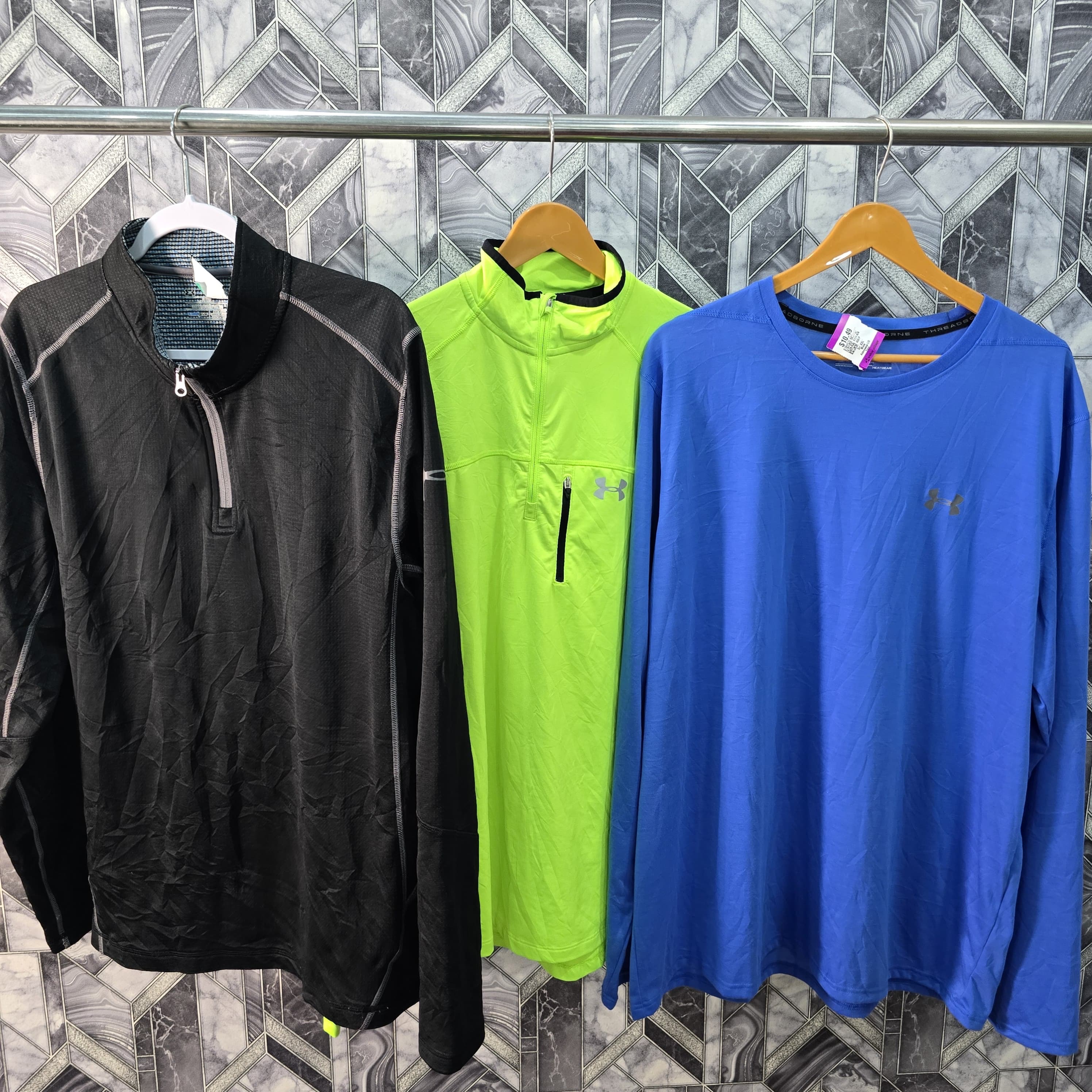 AV-1124 Under Armour T-Shirts l/s