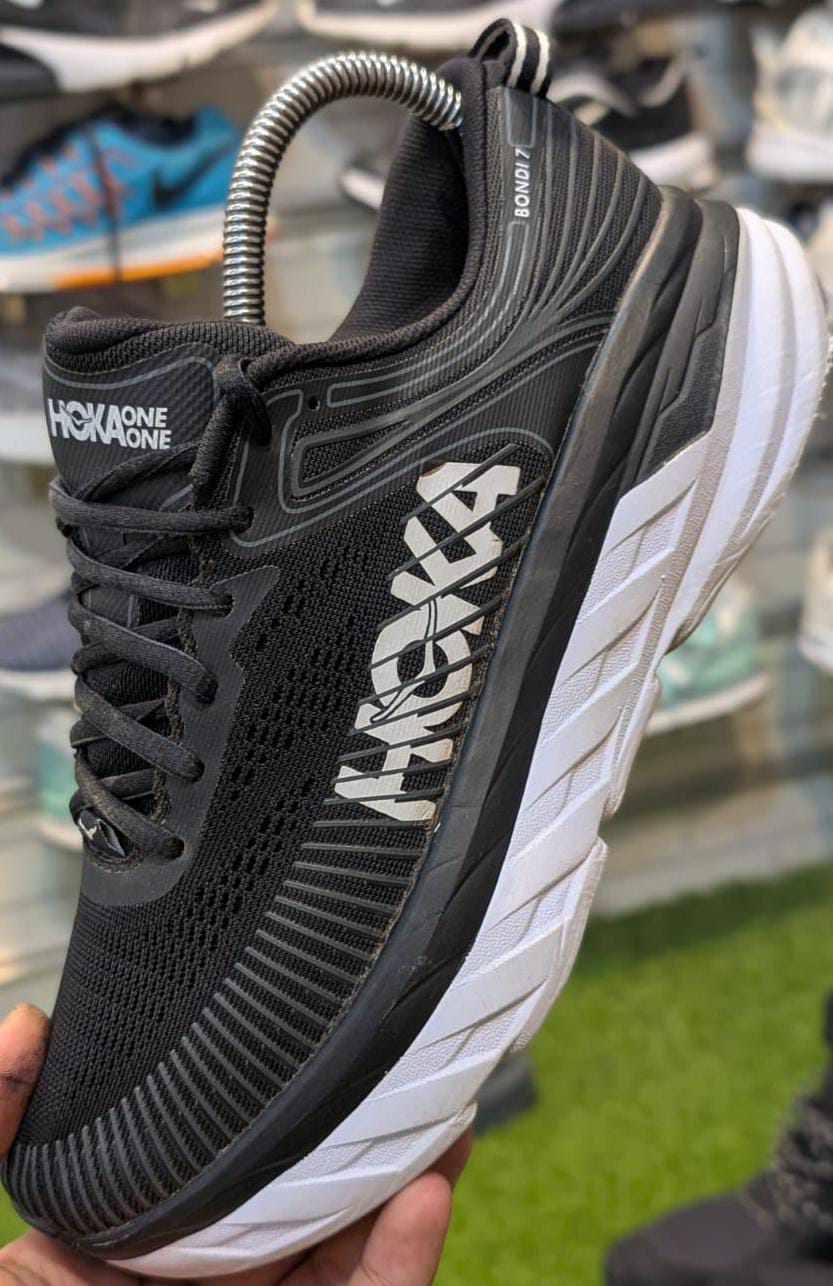 Hokaスニーカー10個