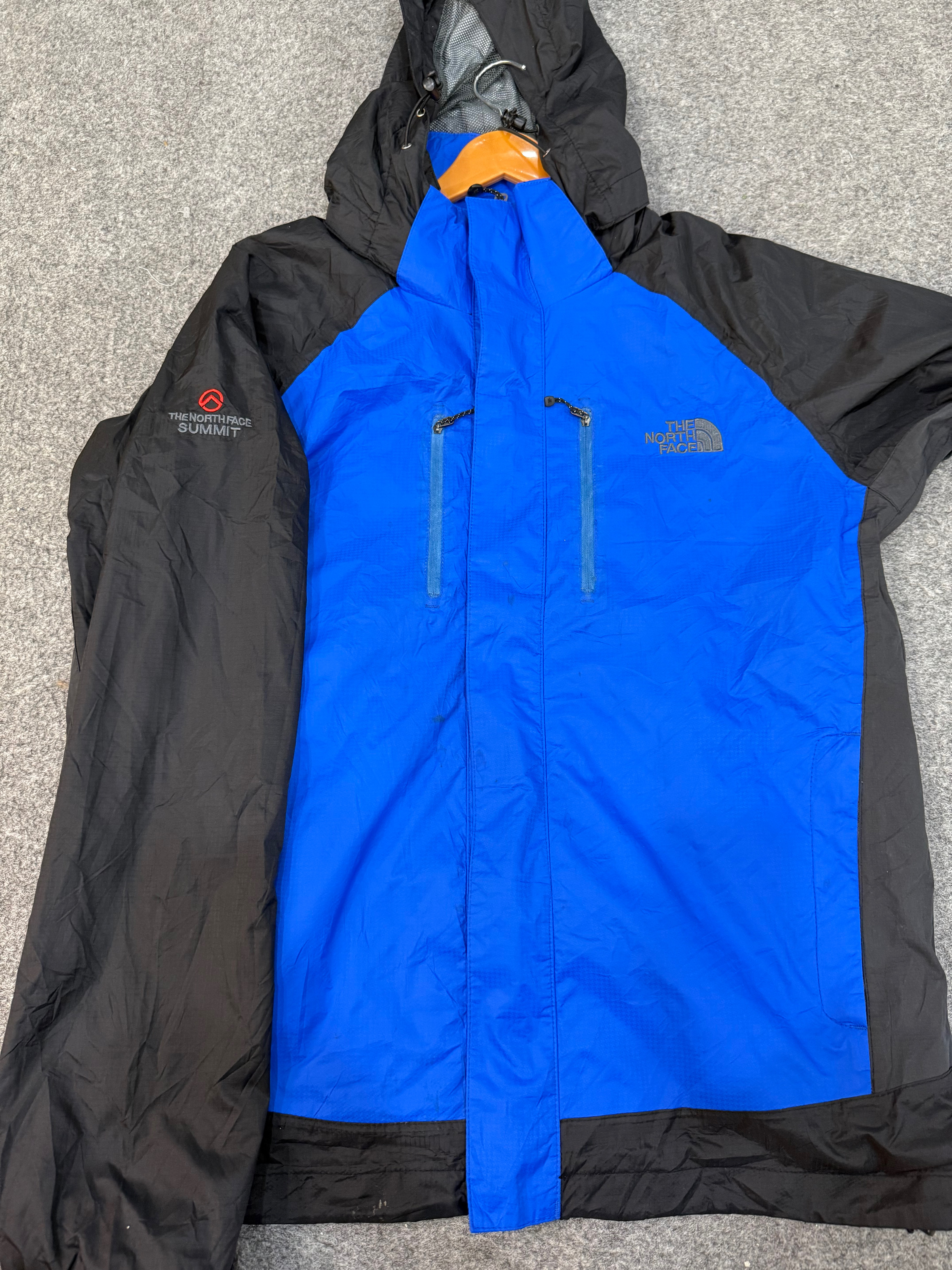 AVG-0266 The Northface Windbreaker