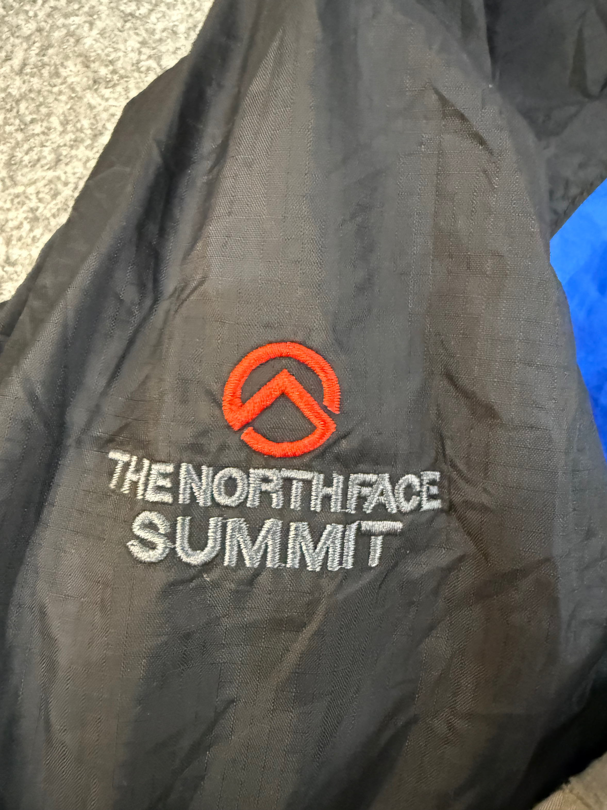 AVG-0266 The Northface Windbreaker