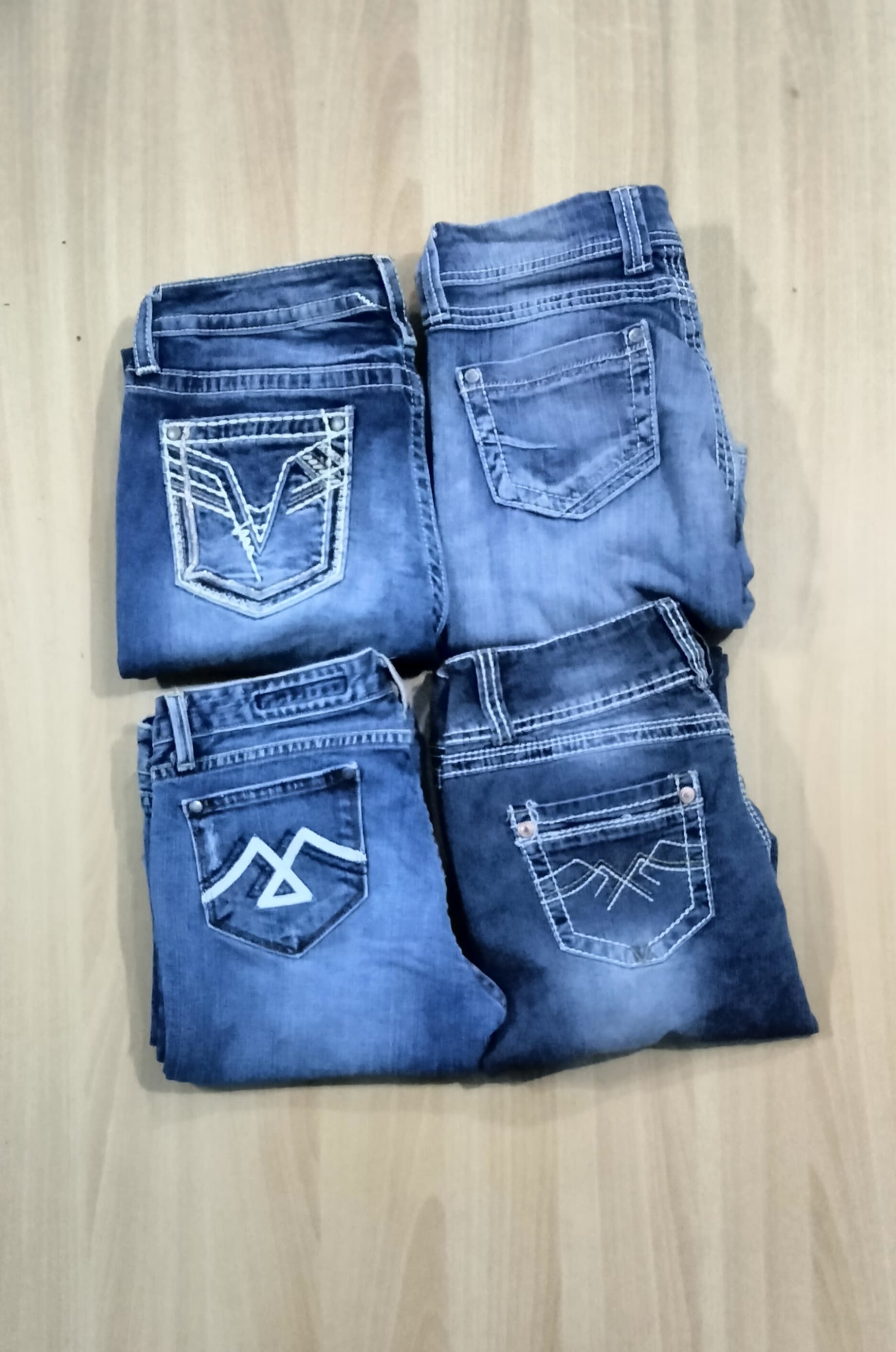JA 0599 Damen verziertes ausgestelltes Jeans