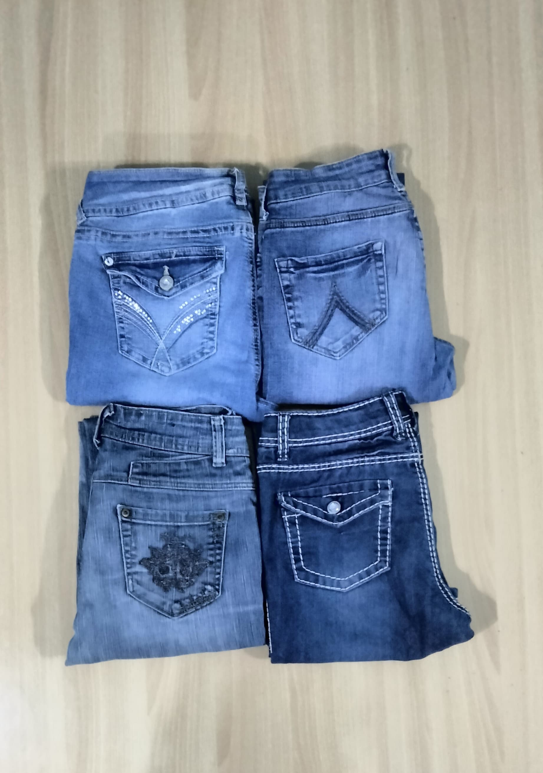 JA 0600 Damen verziertes ausgestelltes Jeans