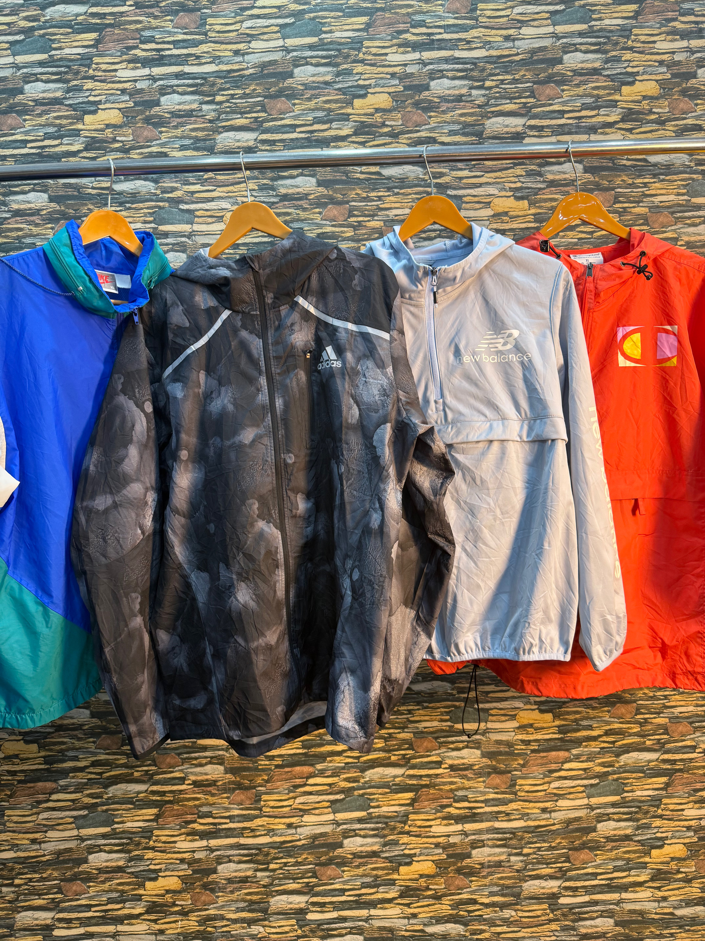 AVG-0305 Mix Branded Windbreaker