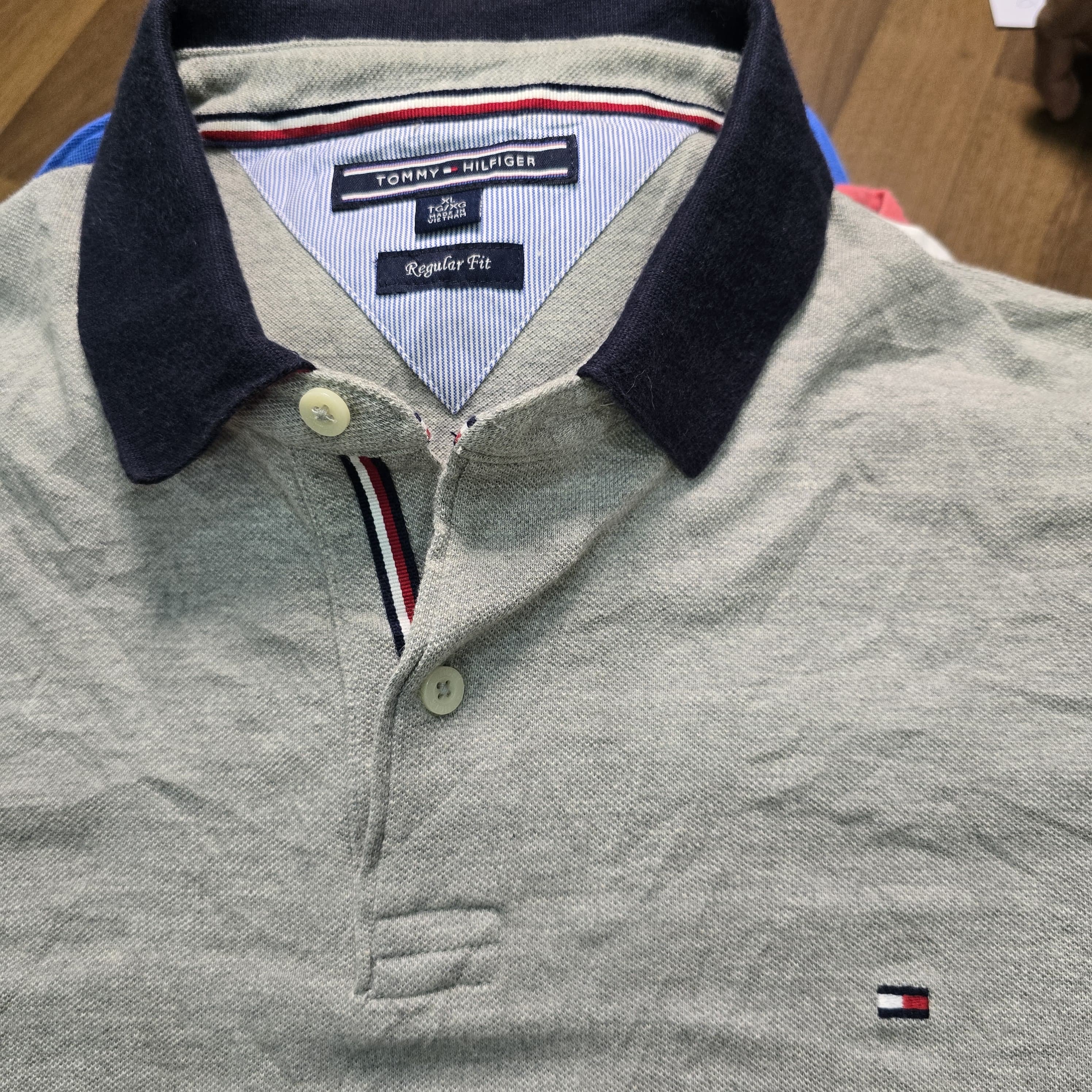 AV-1139 Tommy Hilfiger T-Shirts