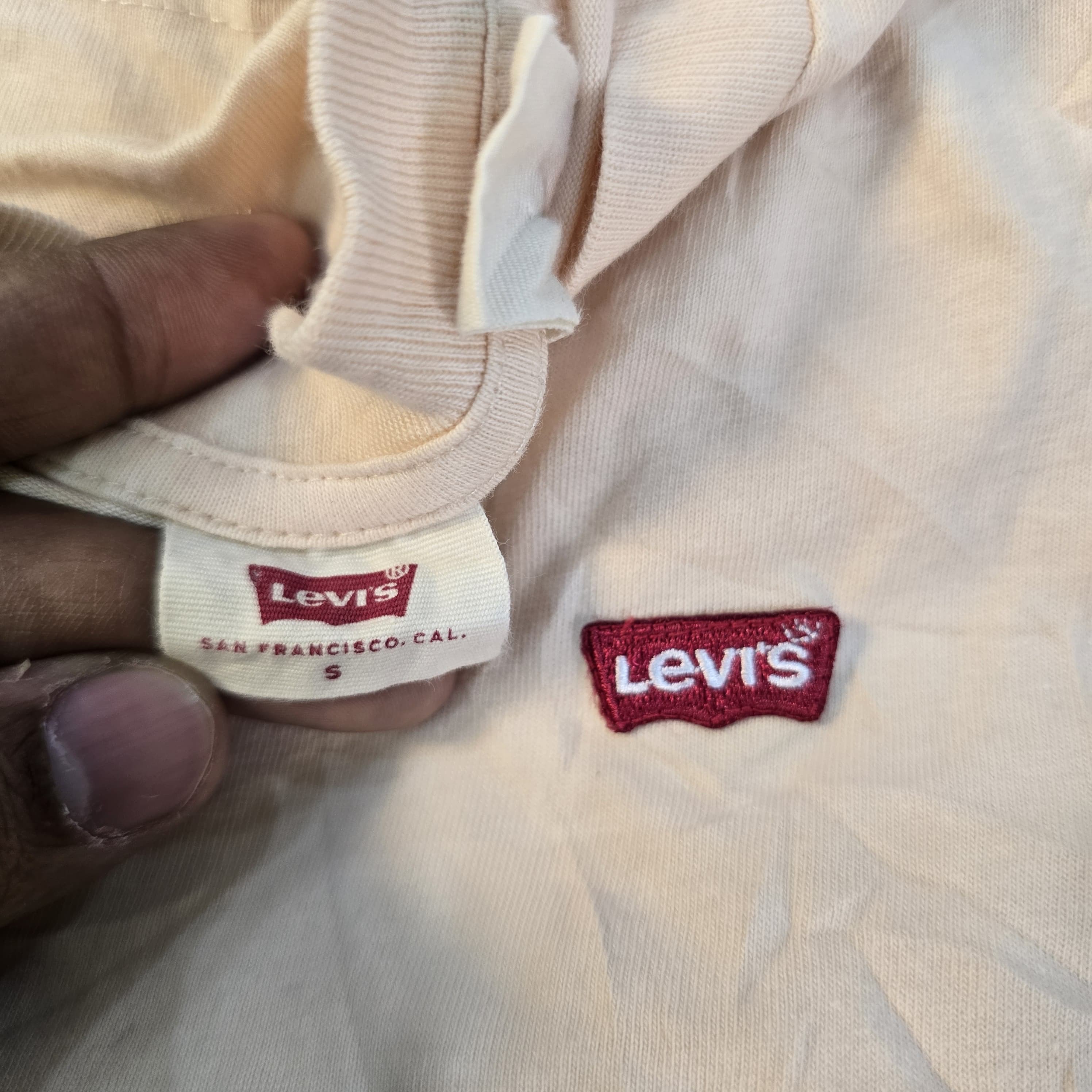 AV-1140 Levi’s T-Shirts