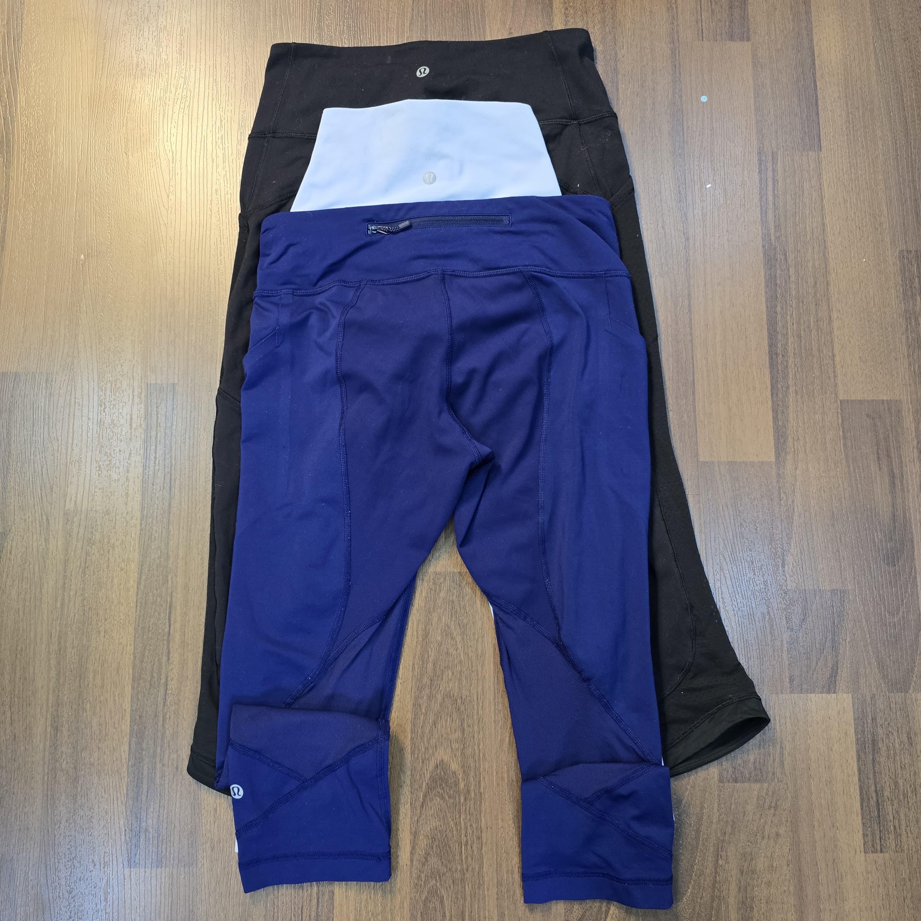 AV-1141 Lululemon Capri Pants