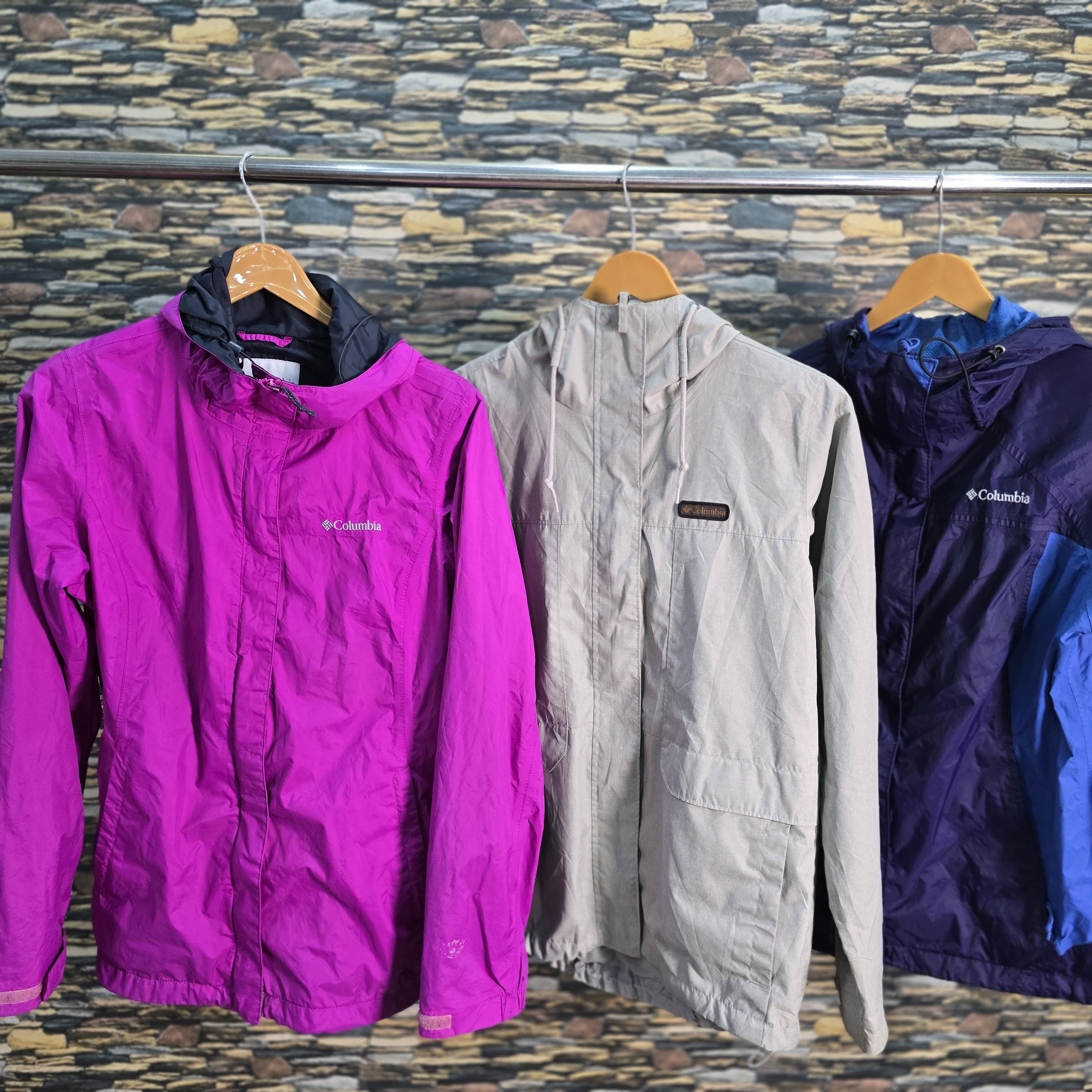 AV-1144 Columbia Windbreakers