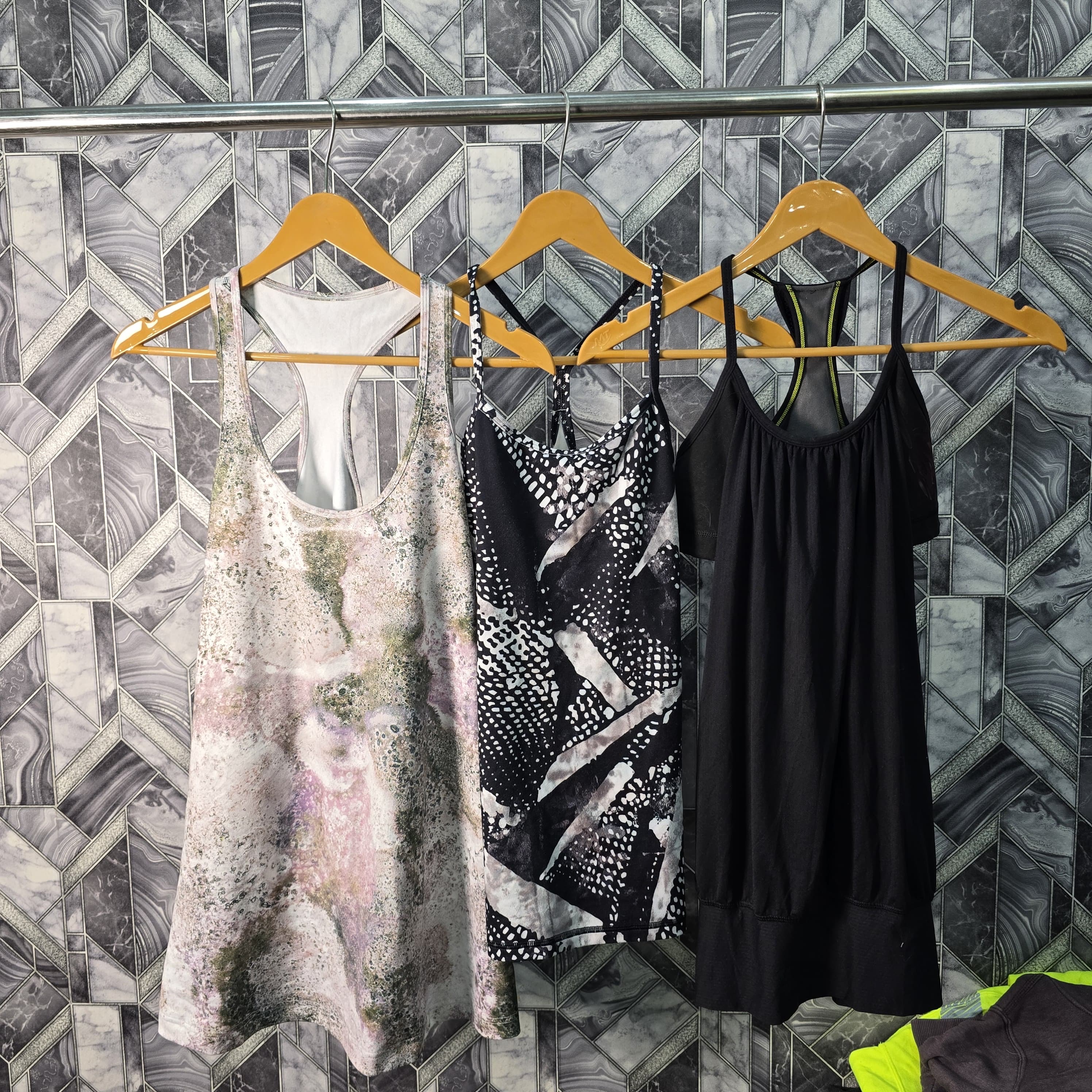 AV-1146 Lululemon TankTops