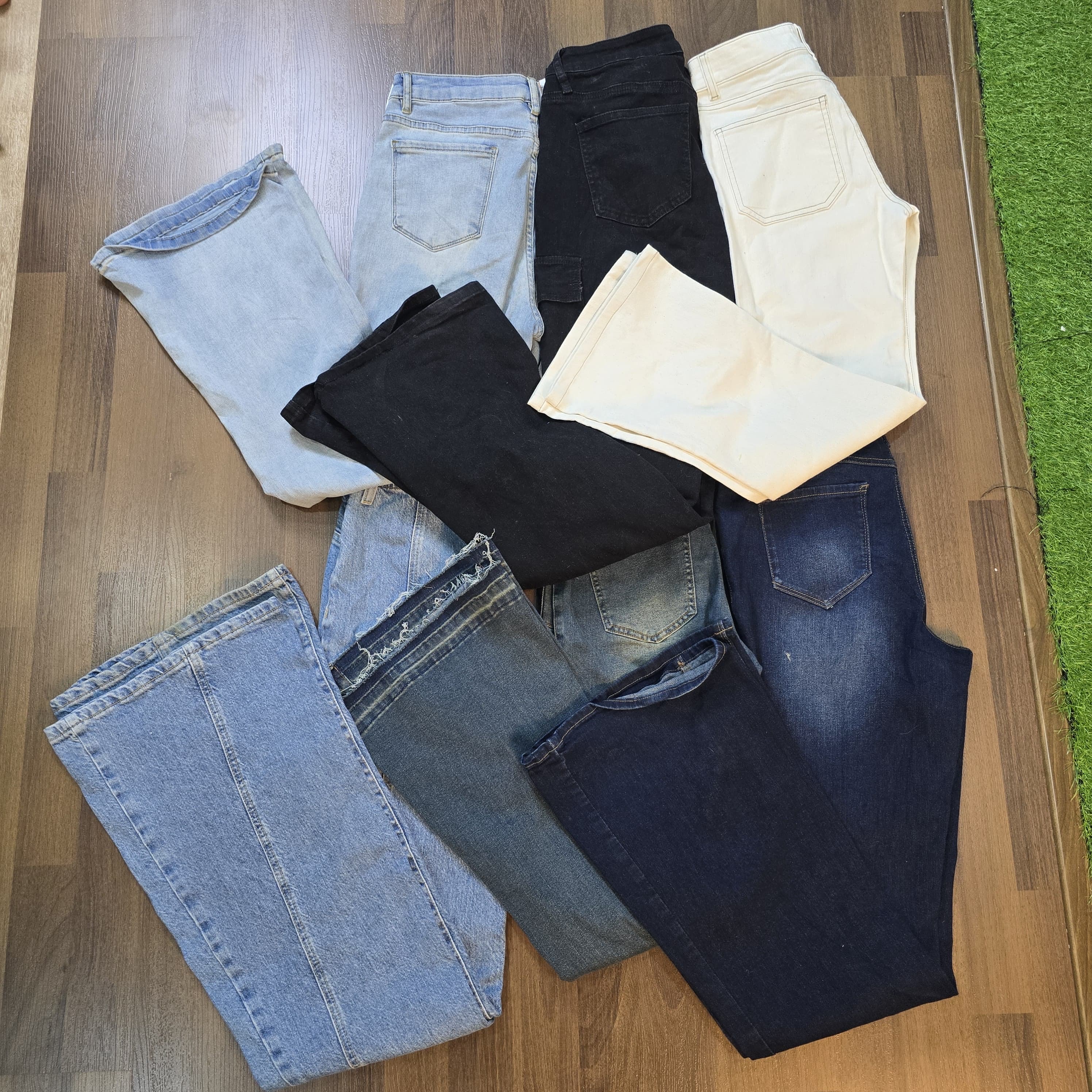 AV-1160 Unbranded Flare Jeans