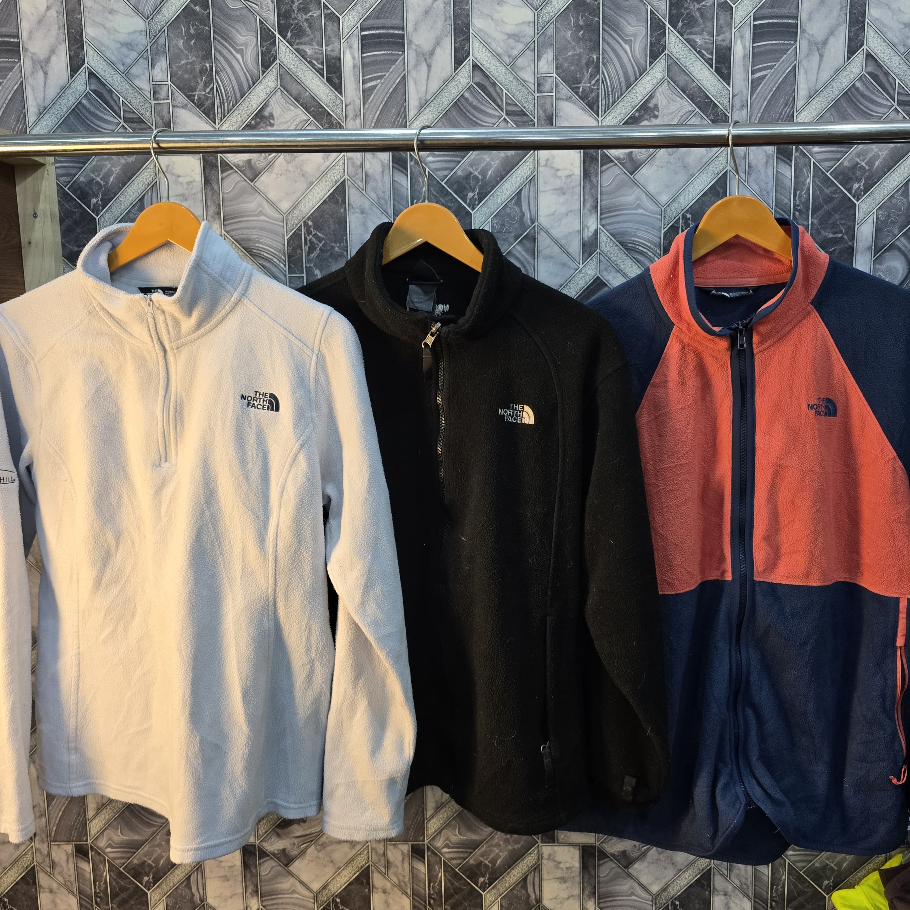 AV-1161 The North Face Fleece Jackets