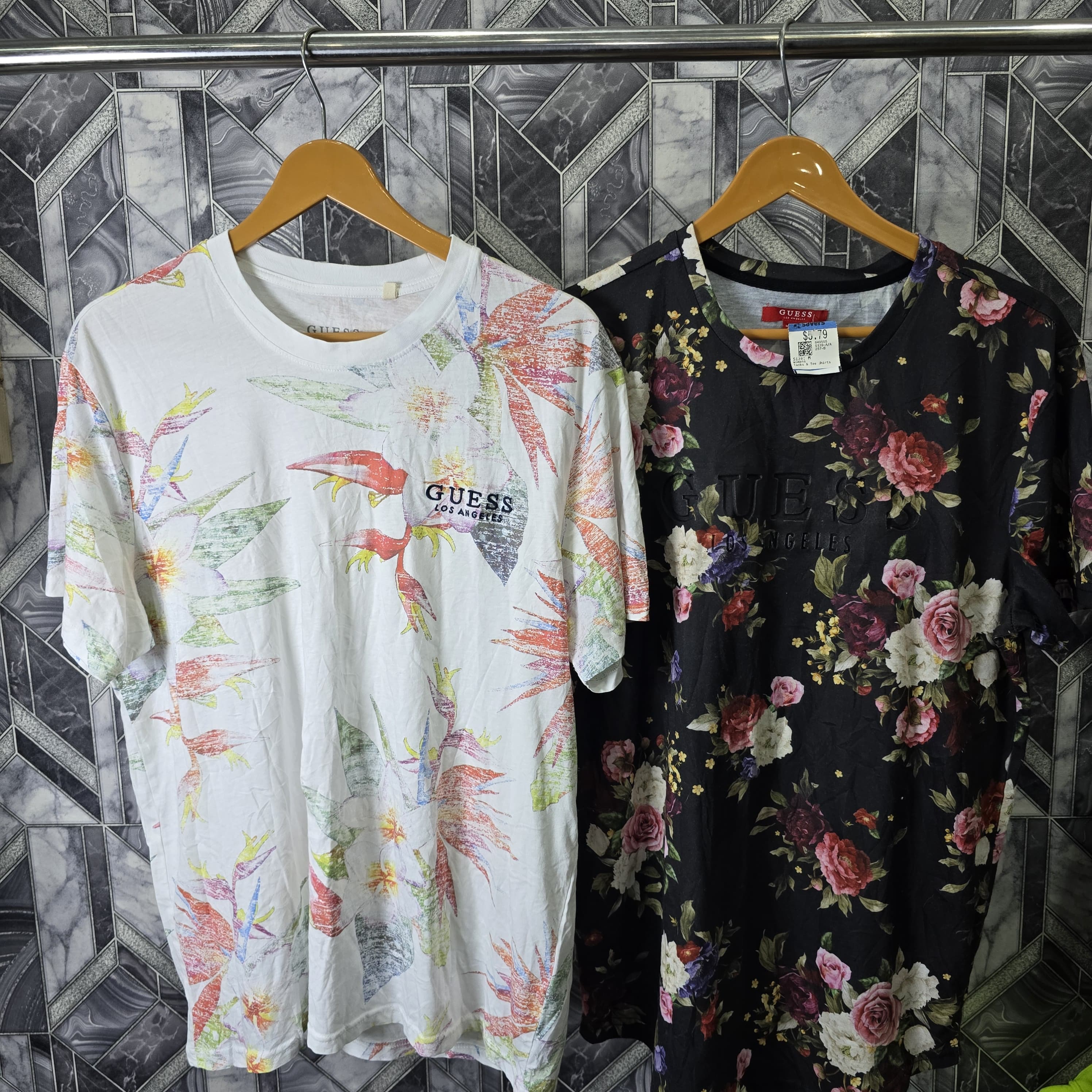 AV-1162 Guess T-shirts