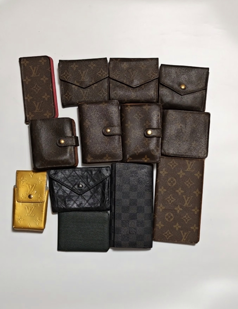 Mixed Luxury Wallets Bundle – Louis Vuitton, Chane..
