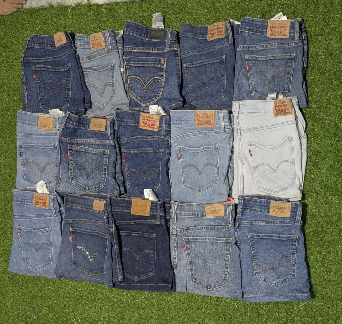JUPE COURTE LEVI'S (C 53)