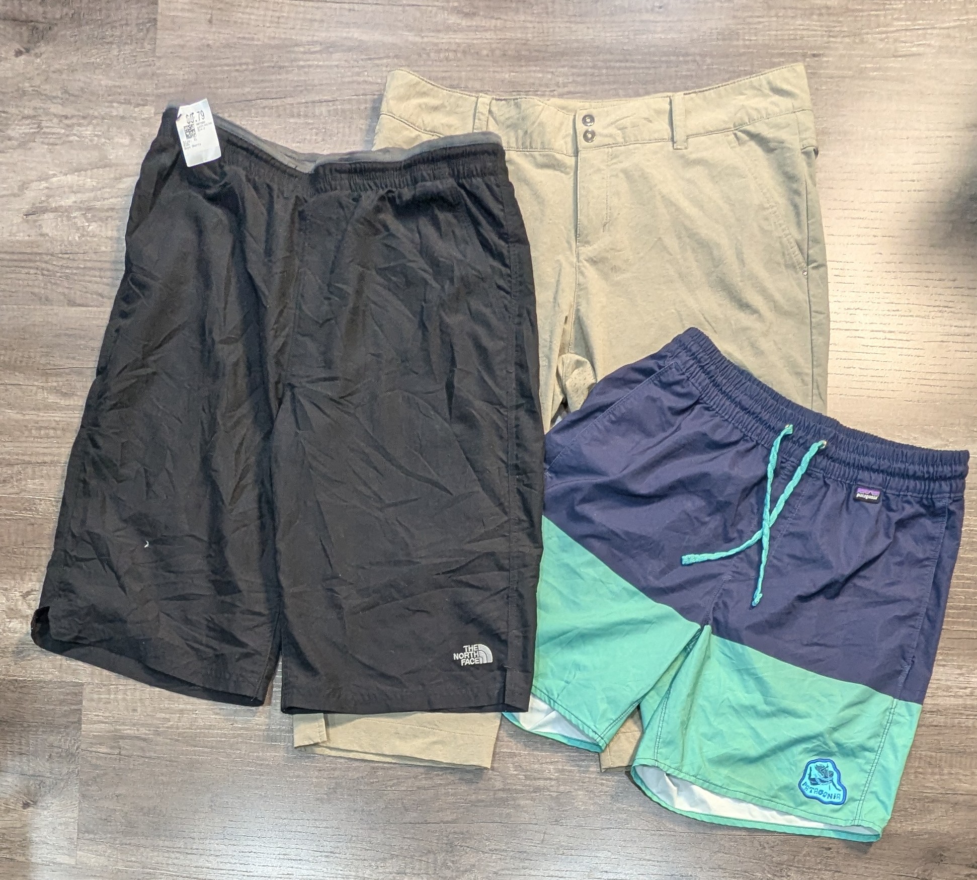 4248 - The North Face, Columbia Shorts