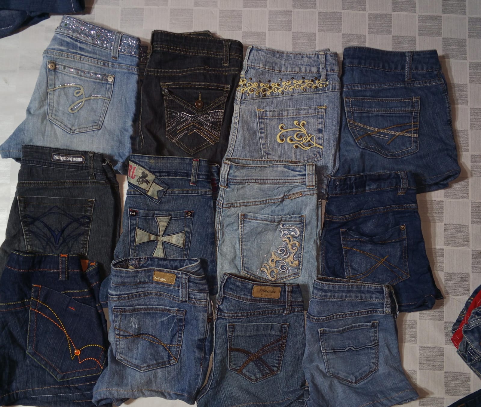 ARIZONA JEANS AND OTHER MIX BRANDS MINI SHORTS (ID..