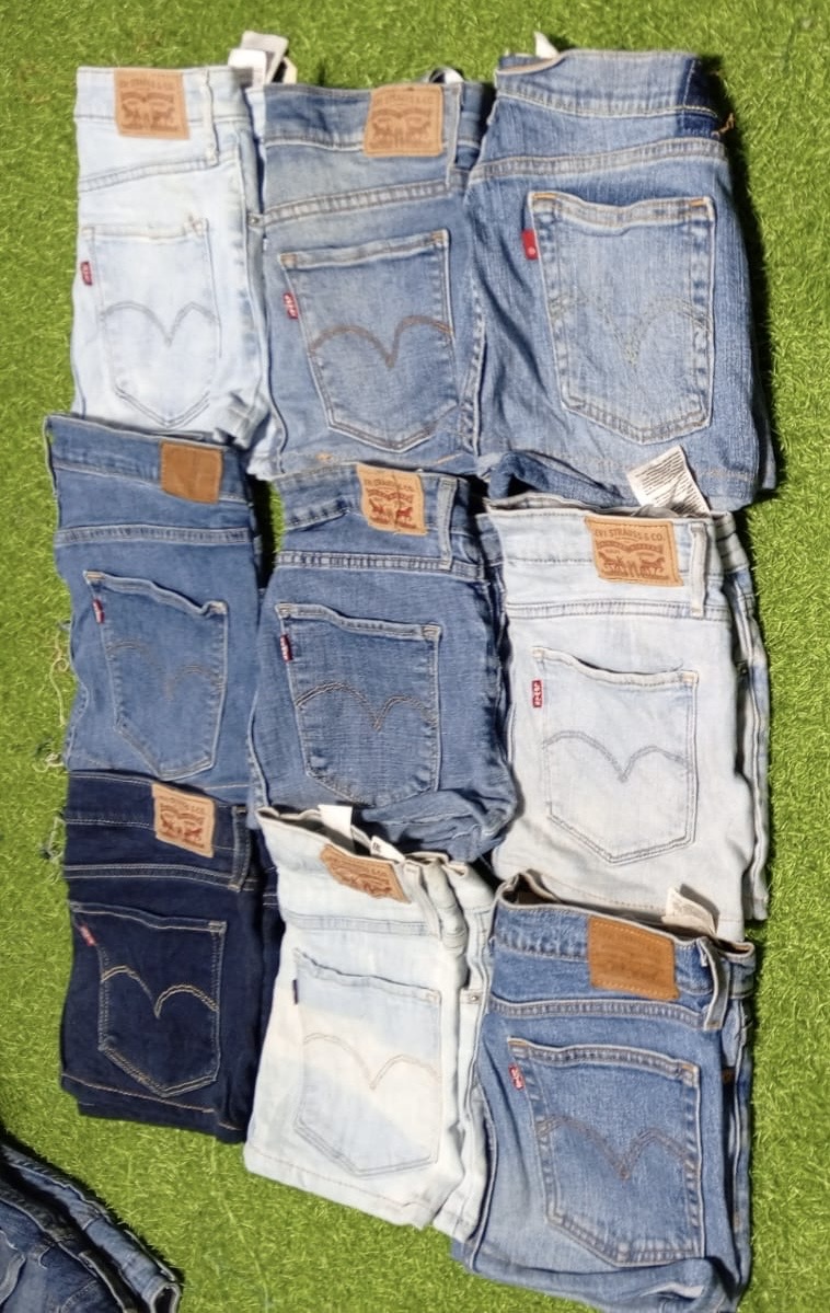 LEVI’S MINI SKIRTS (C 63)