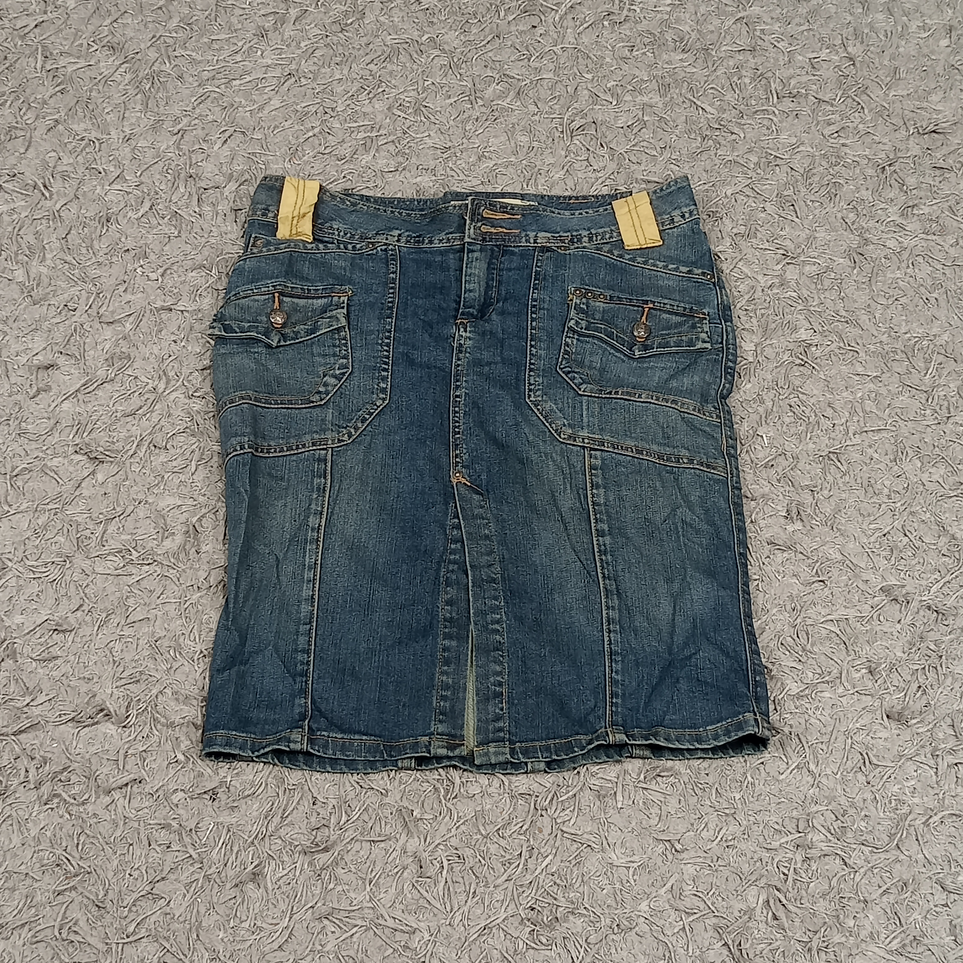 COLLECTION DE JUPES MIDI EN DENIM Y2K