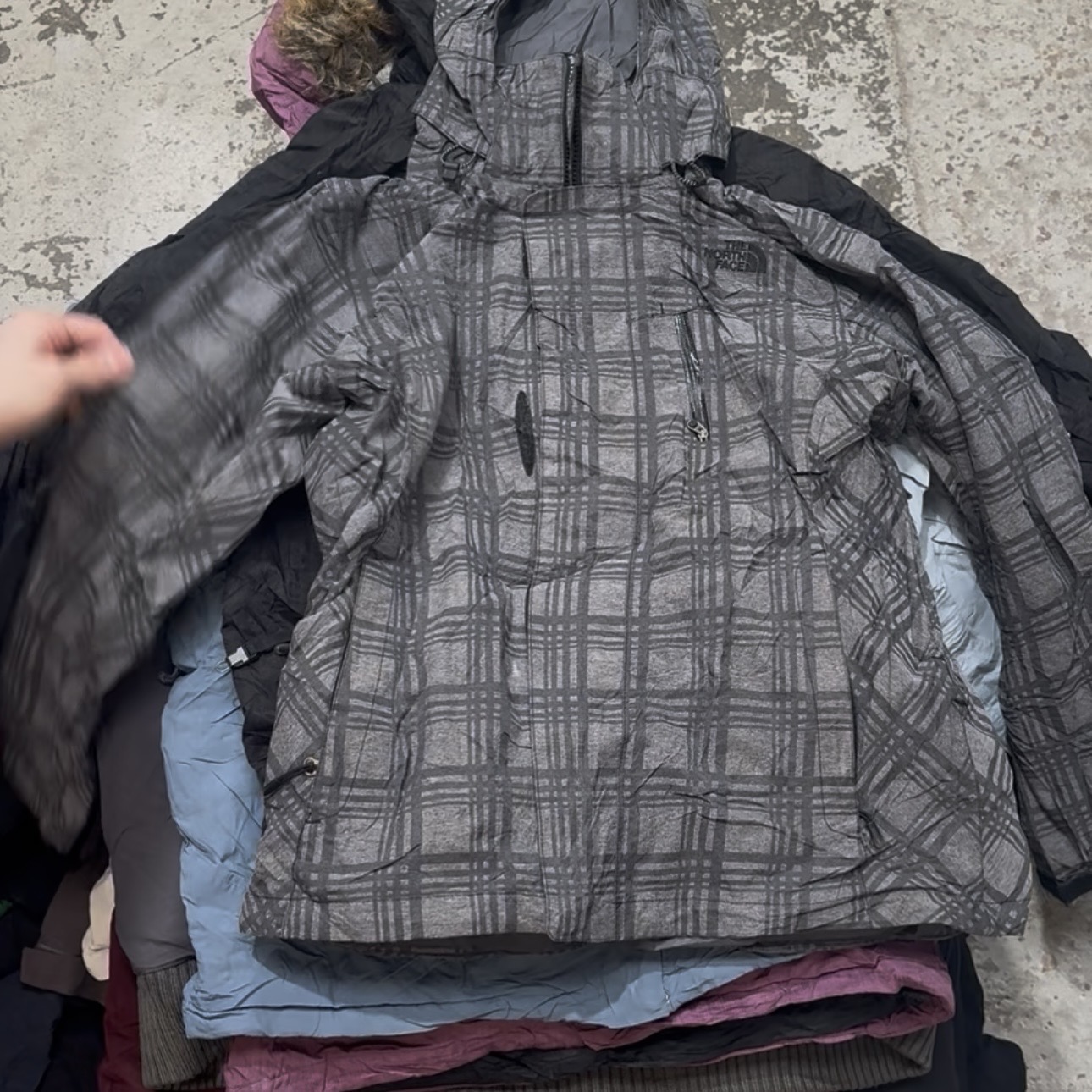 NORTH FACE WATERPROOF & WINDBREAKER JACKETS