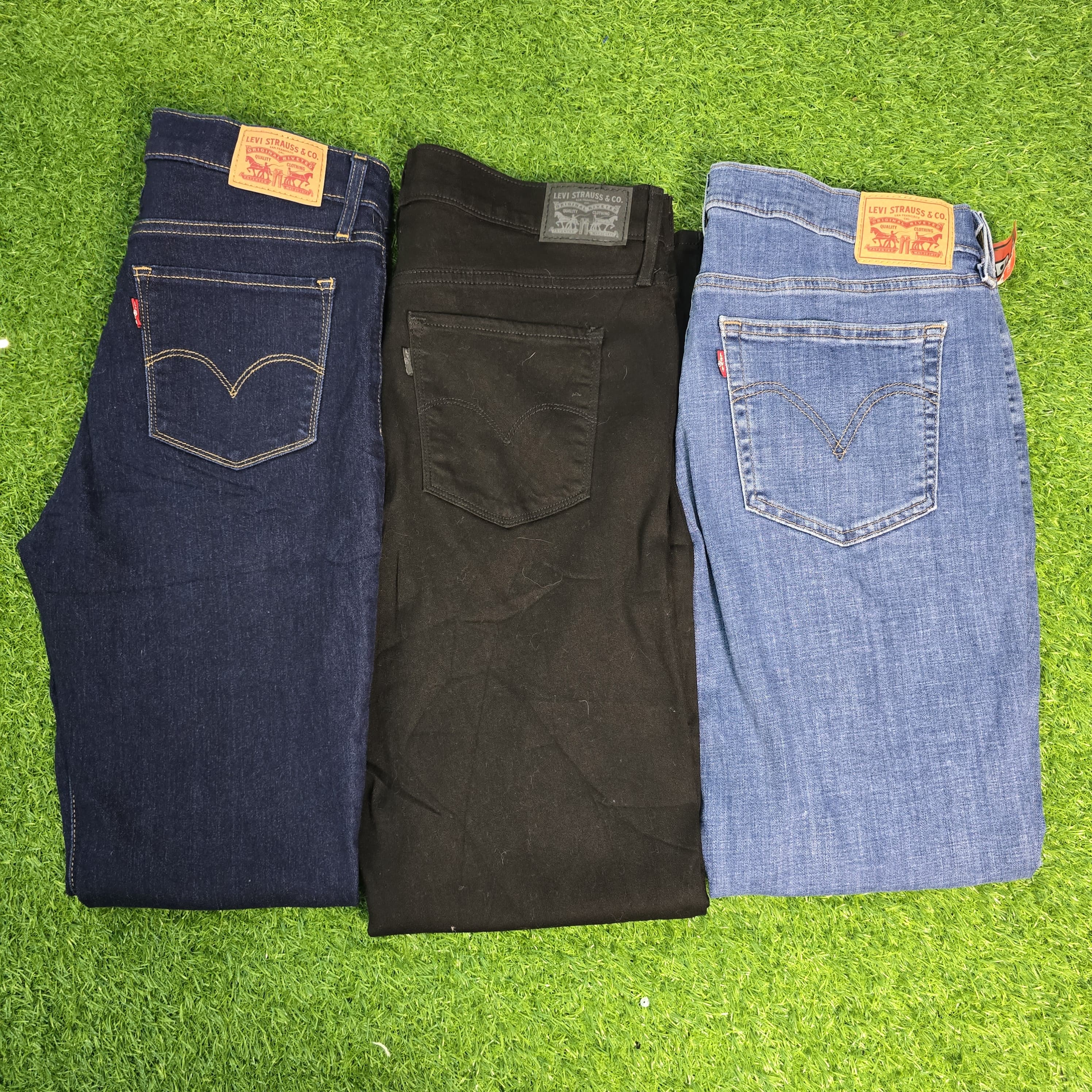 AV-1219 Levi’s Ladies Jeans