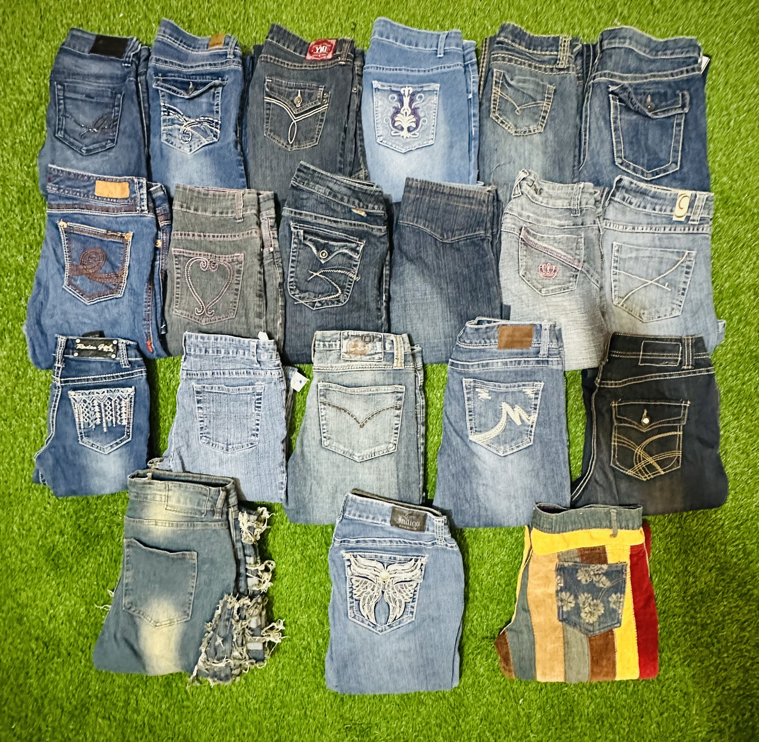 Y2K Flared embroidered  jeans 20 pieces
