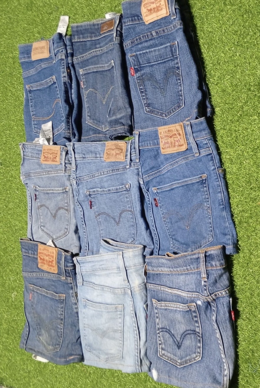 LEVI’S MINI SKIRTS (C 72)