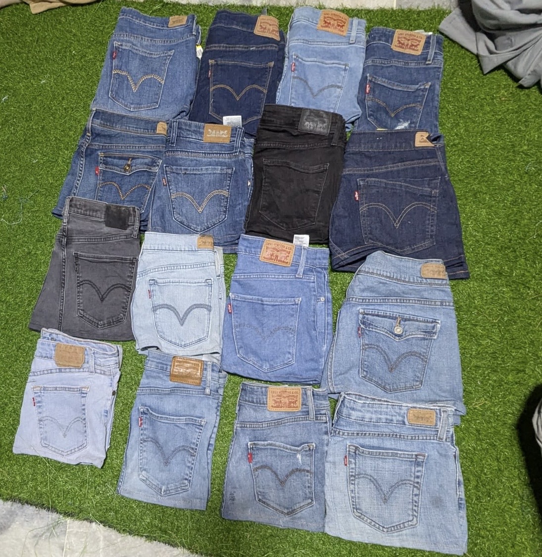 LEVI’S MINI SKIRTS (C 73)