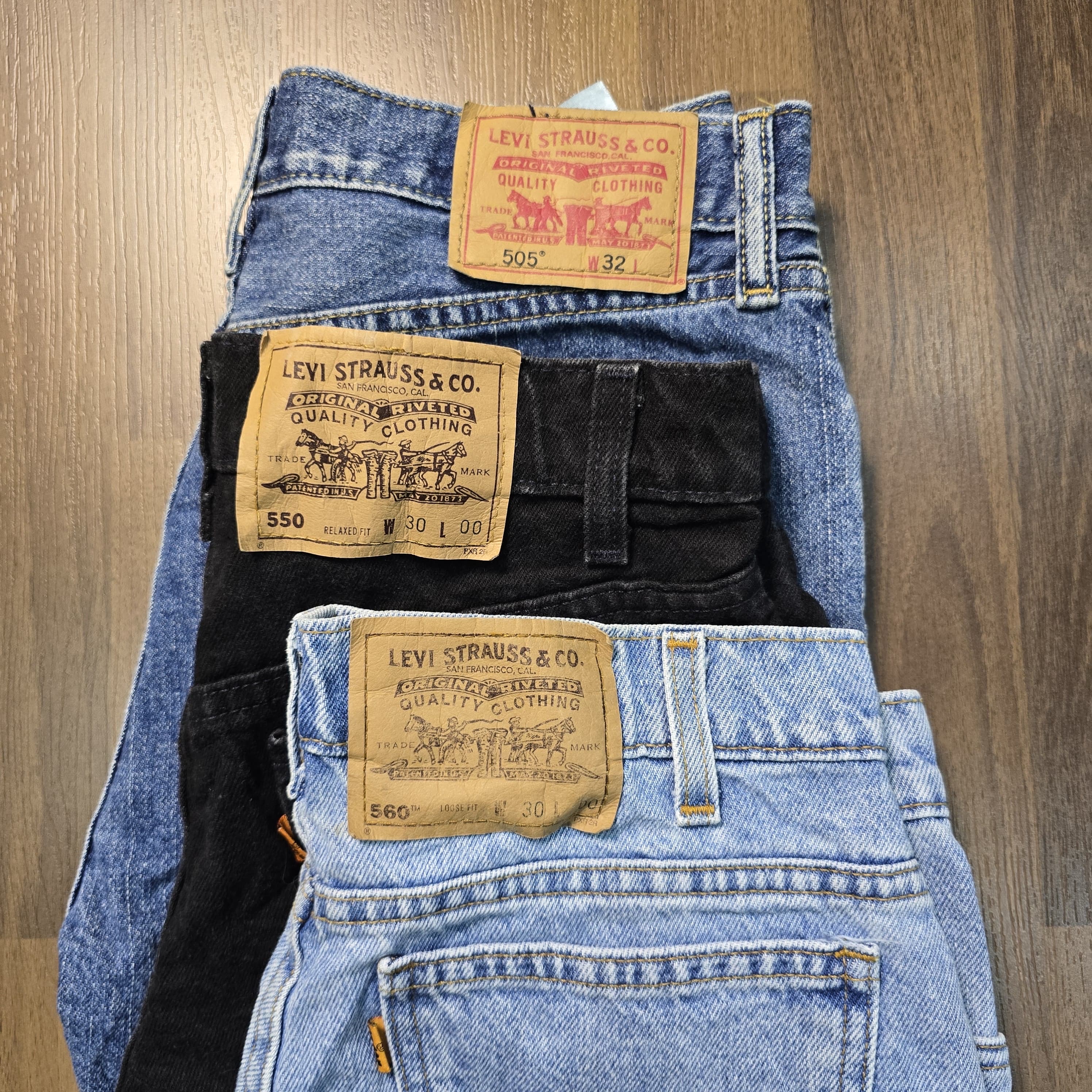 AV-1227 Levi’s Denim Shorts