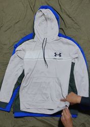 Under Armour Kapuzenpullover und Sweatshirts 50 St..