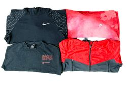 10 pièces de hoodies et sweatshirts Nike