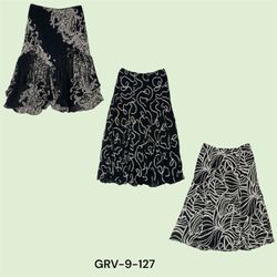 Y2K Poly Skirt – Effortlessly Stylish in Black & W..