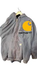 Sonnengeschädigte Carhartt-Hoodies und Sweatshirts..