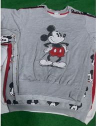 Mickey Mouse crewneck 17 Pieces