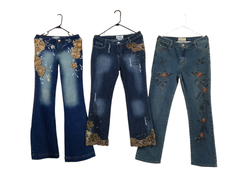 Jeans ornés de perles pour une fille de fête esthé..