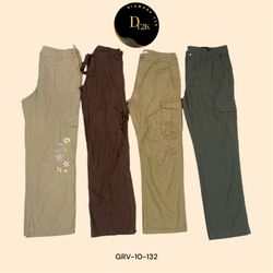 Pantalons cargo rétro Y2K avec des poches à profus..