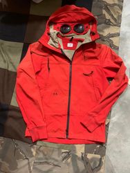 Vestes de marque Stone Island et CP