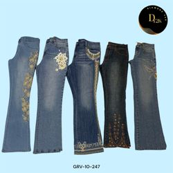 Y2K Embroidered Flared Jeans: A Nostalgic Twist (G..