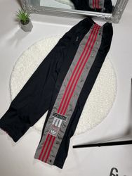 Esthétique des pantalons de jogging Adidas