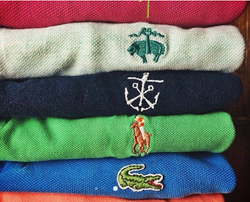 Camisetas de gola com marca