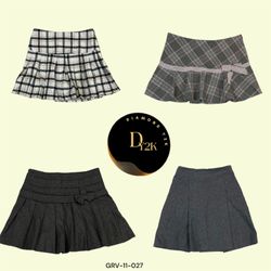 Retro Y2K Wool Check Mini Skirt – 90s-Inspired Sty..