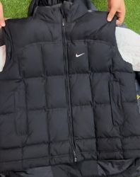 Giacca piumino Nike con marchio, 8 pezzi.