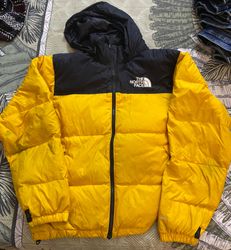 The North Face Nuptse Puffer Jackets 20 pieces bun..