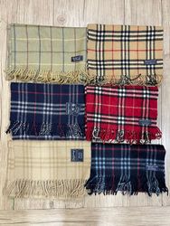 Foulards Burberry 50 pièces