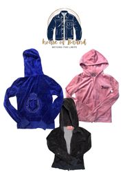 Jaquetas juicy Couture com toque Y2K e moderno