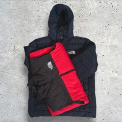 A jaqueta puffer The North Face 25 peças