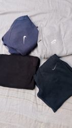 Set di 7 pezzi di pantaloni in felpa Nike e pantal..