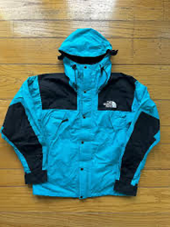 The North Face WindBreaker 23 Pieces