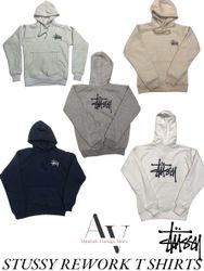 ミックスカラーのSTUSSYフーディー（リワークスタイル）