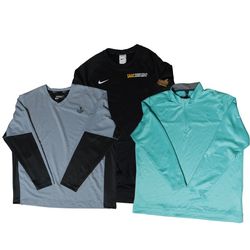 Mixez des vestes de sport et des chemises de marqu..