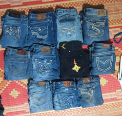 LEVI, S AND OTHER MIX BRANDS JEANS TOTAL 13 PIECES..